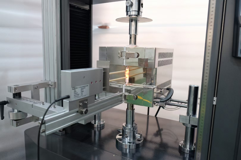 圖片新聞：再上新品，超高溫1400℃環(huán)境下力學(xué)測試小方爐方案